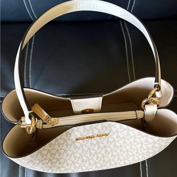 Michael Kors Logo Medium Shoulder Bag - Picture 5 of 6